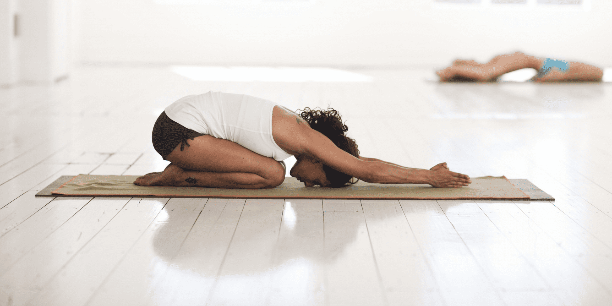 8 Pose Yoga untuk Atasi Sakit Pinggang yang Mudah Dilakukan