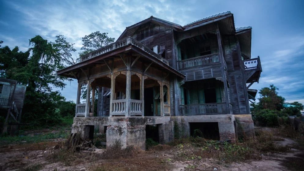 Bikin Merinding Inilah 8 Rumah Berhantu di Indonesia.