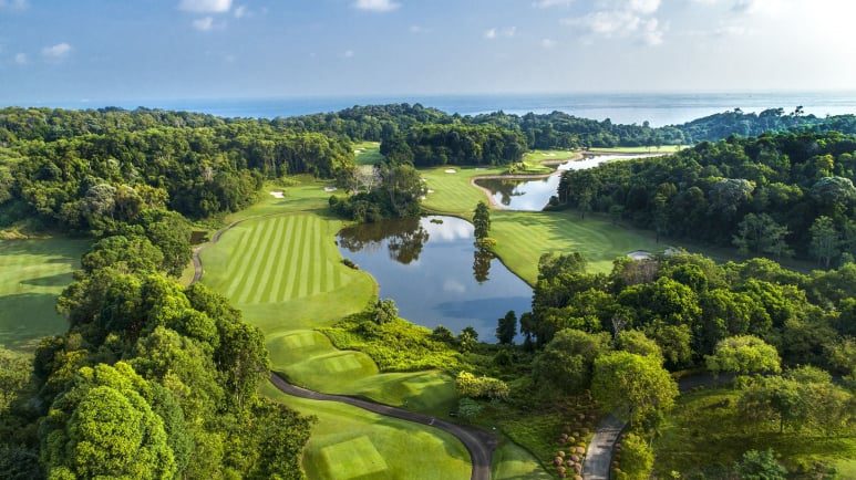 4 Tempat Bermain Golf dengan Pemandangan Indah di Indonesia