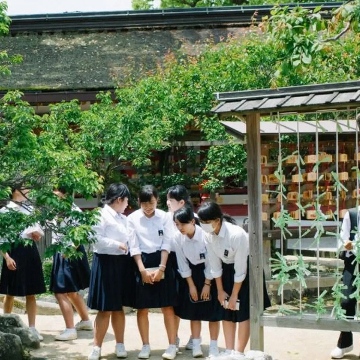 Viral Toleransi siswa di Jepang Berkerumun Tutupi Murid Berhijab yang Pingsan