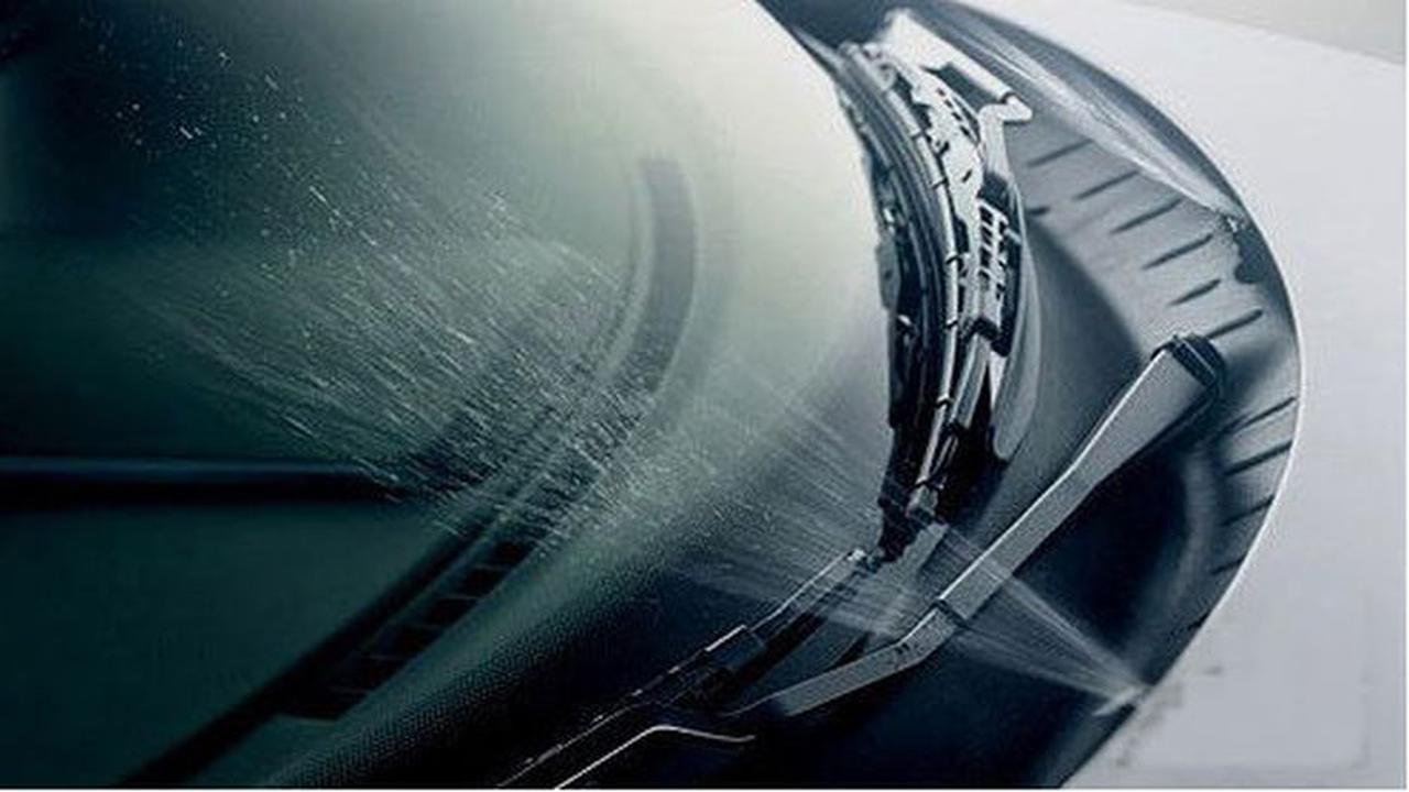 Jangan Isi Tabung Wiper dengan Air Keran Biasa, Ini Alasannya